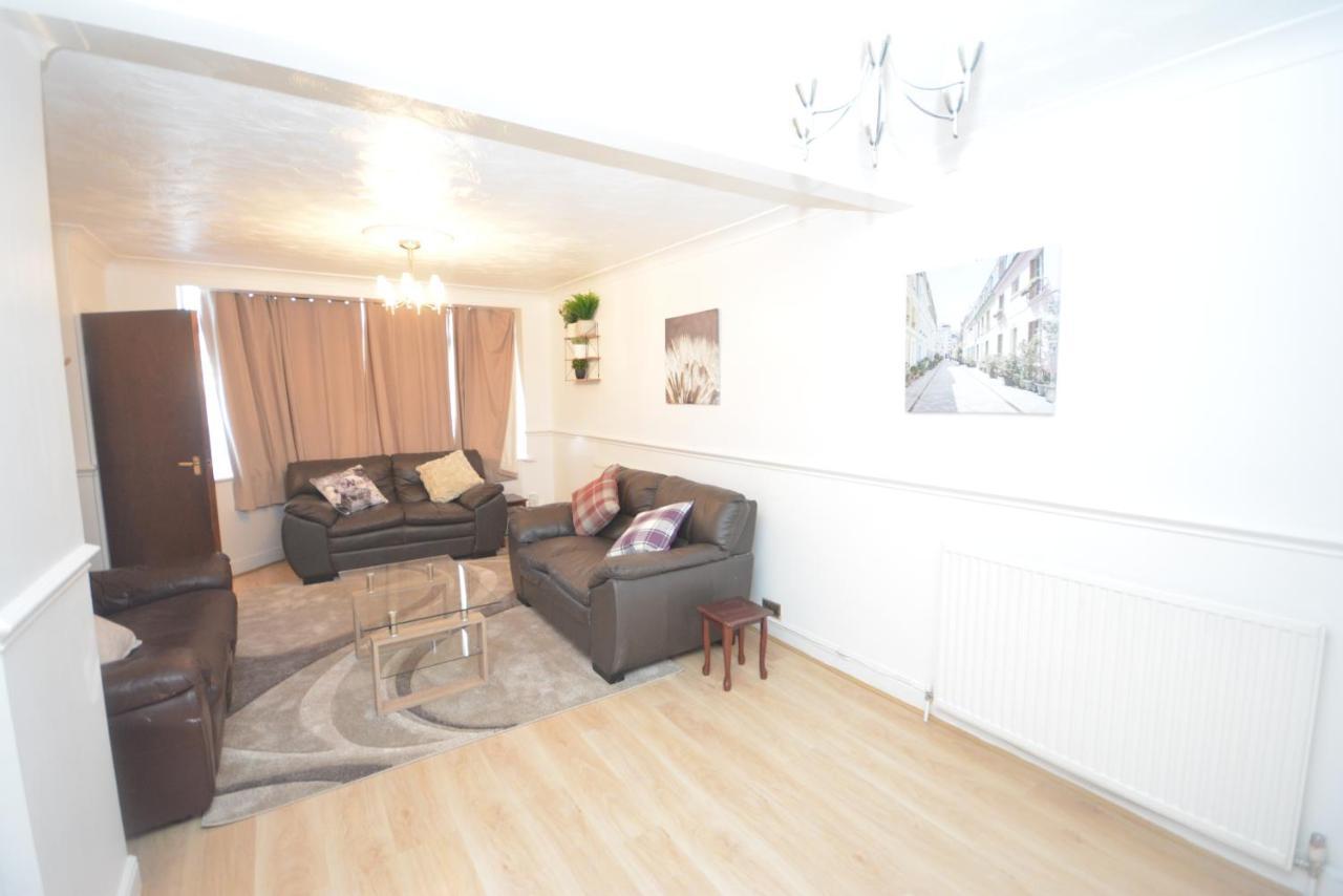 London Luxury 5 Bedroom House 2 Min Walk To The Tube Station Dagenham Bagian luar foto