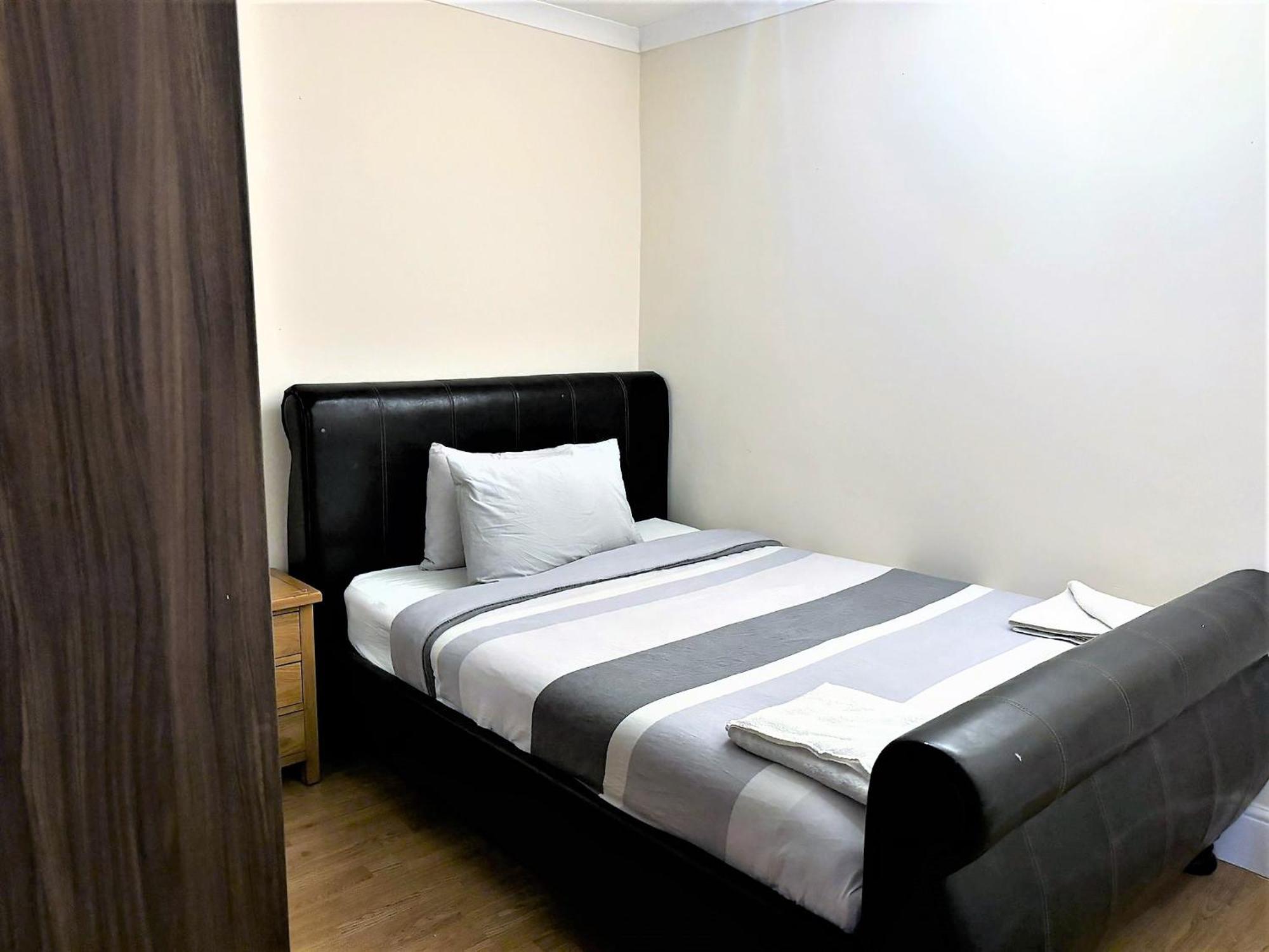London Luxury 5 Bedroom House 2 Min Walk To The Tube Station Dagenham Bagian luar foto