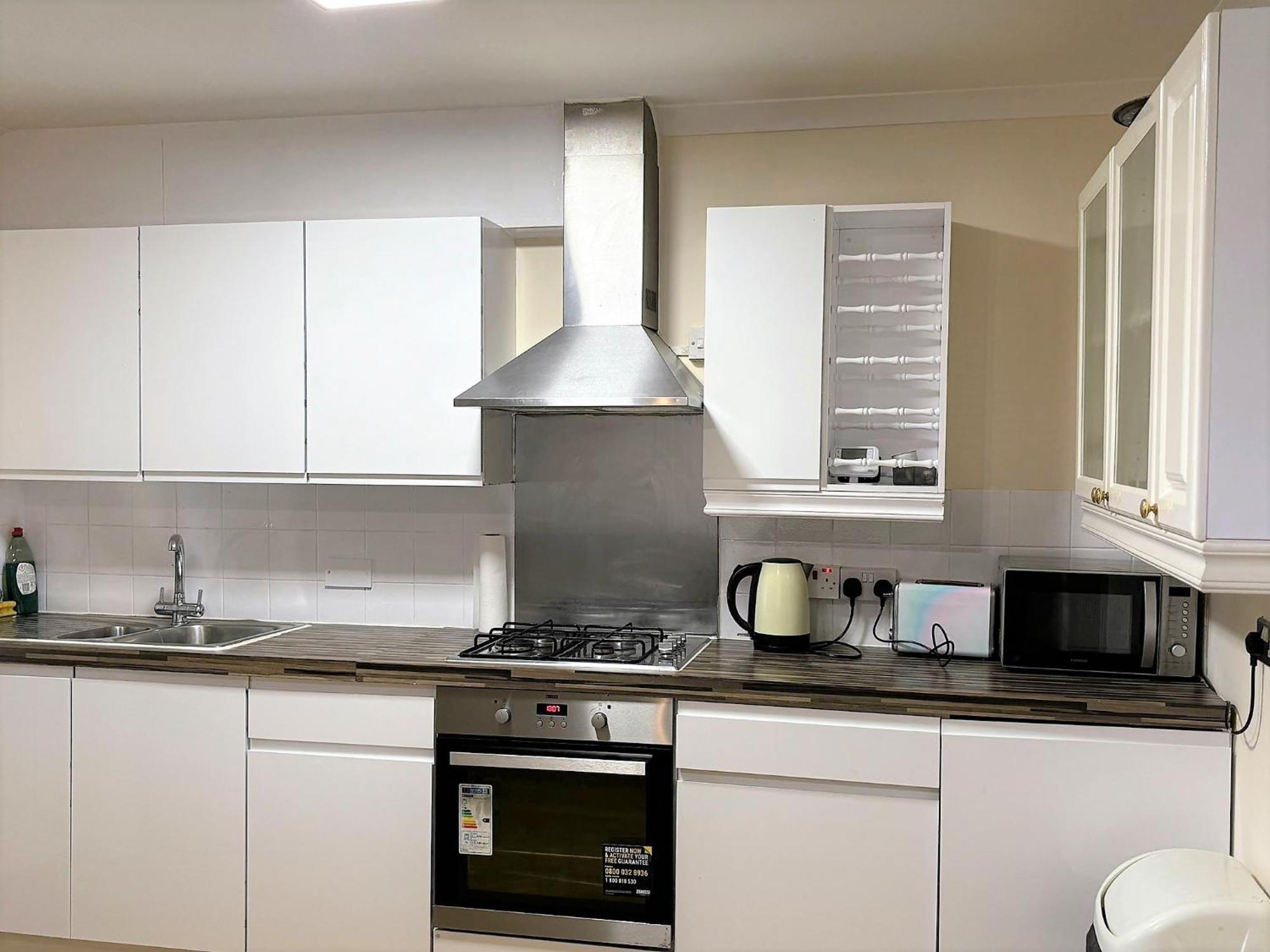 London Luxury 5 Bedroom House 2 Min Walk To The Tube Station Dagenham Bagian luar foto